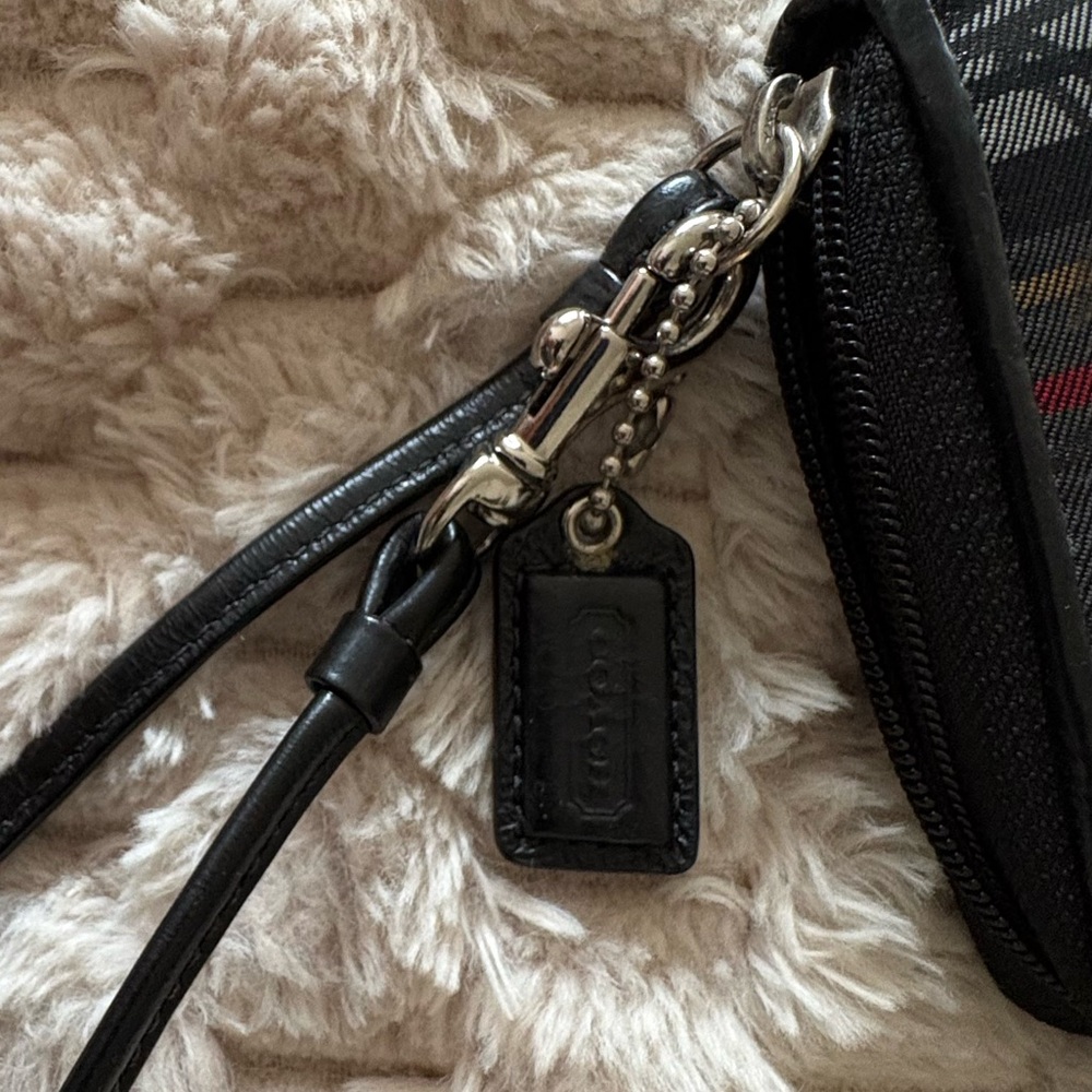 Coach Poppy Signature C Black Multi Tartan Accordion Zip Around Large Wristlet - Picture 11 of 11